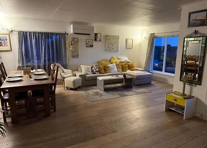 Bugardsasen1, Whole House *